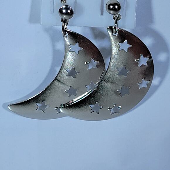 Silver-Tone Moon and Star Earrings – Stylish Celestial Design for Every Look - Picture 4 of 10